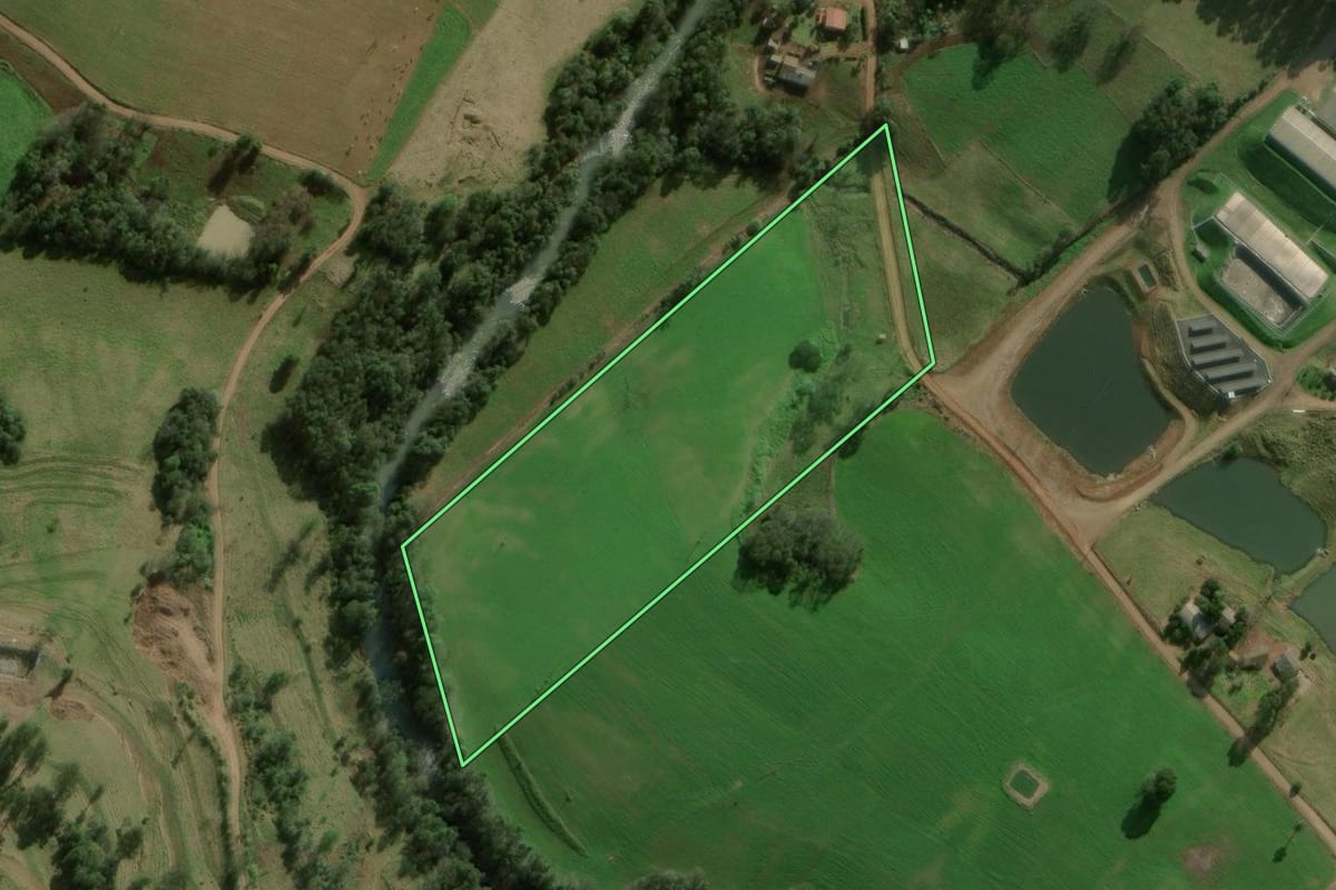 Imagem de satélite do imóvel rural em Marema (SC), com o contorno declarado no CAR desenhado por cima.