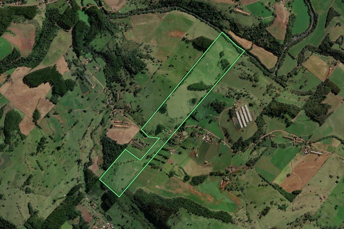 Imagem de satélite do imóvel rural em Marema (SC), com o contorno declarado no CAR desenhado por cima.