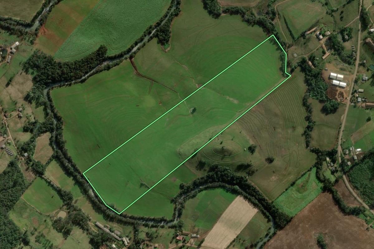 Imagem de satélite do imóvel rural em Marema (SC), com o contorno declarado no CAR desenhado por cima.