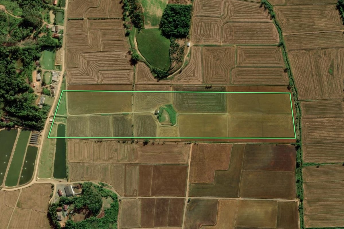 Imagem de satélite do imóvel rural em Massaranduba (SC), com o contorno declarado no CAR desenhado por cima.