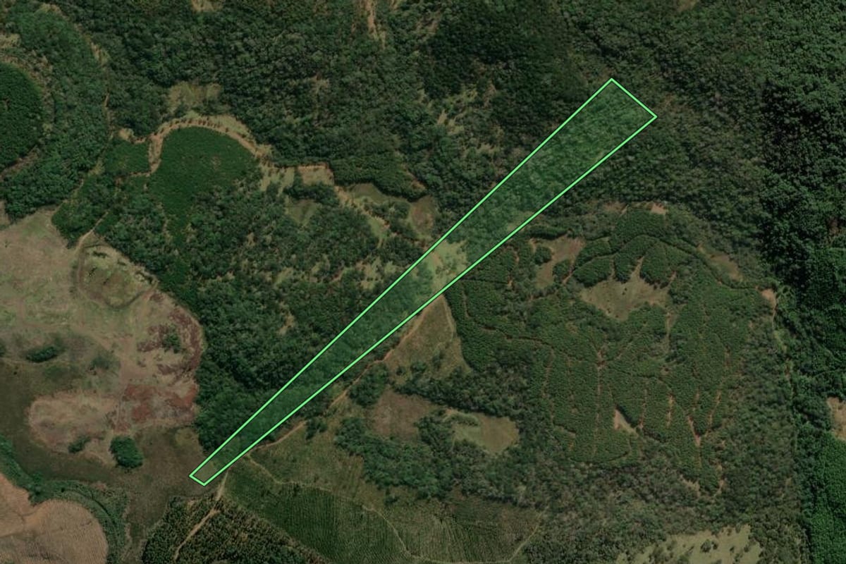 Imagem de satélite do imóvel rural em Matos Costa (SC), com o contorno declarado no CAR desenhado por cima.