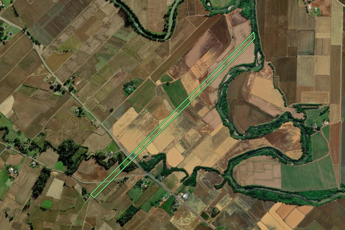Imagem de satélite do imóvel rural em Meleiro (SC), com o contorno declarado no CAR desenhado por cima.