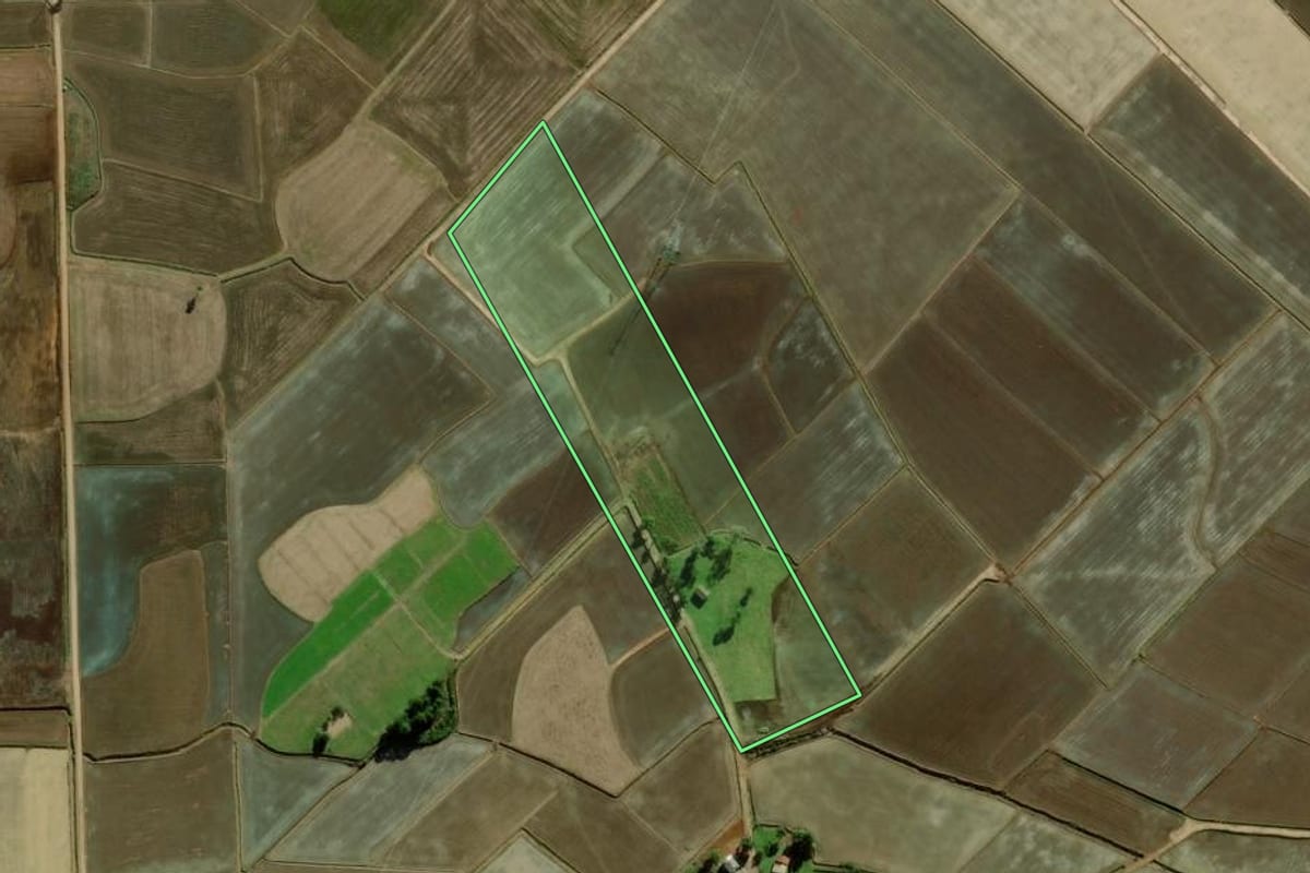 Imagem de satélite do imóvel rural em Meleiro (SC), com o contorno declarado no CAR desenhado por cima.