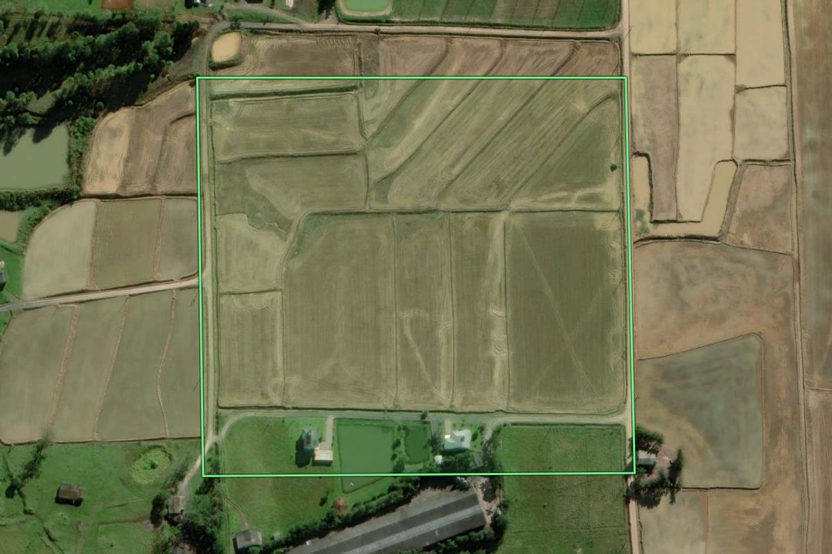 Imagem de satélite do imóvel rural em Meleiro (SC), com o contorno declarado no CAR desenhado por cima.