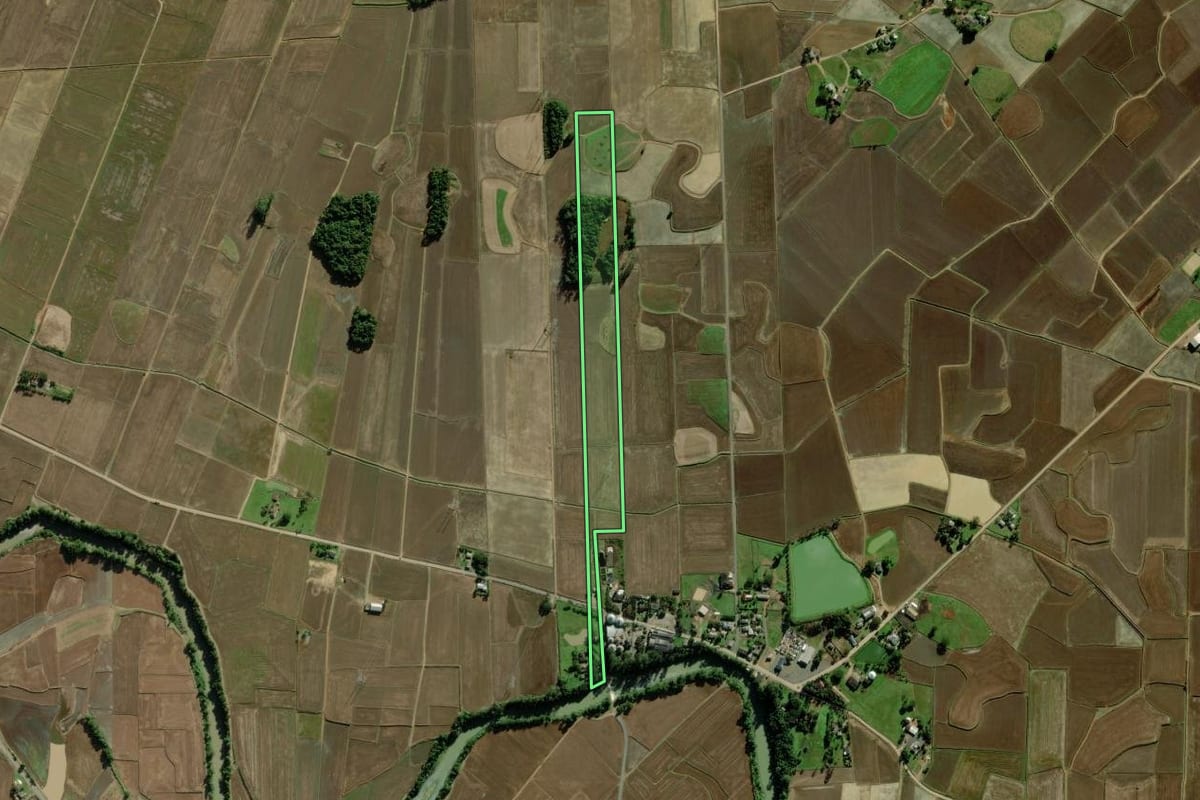 Imagem de satélite do imóvel rural em Meleiro (SC), com o contorno declarado no CAR desenhado por cima.