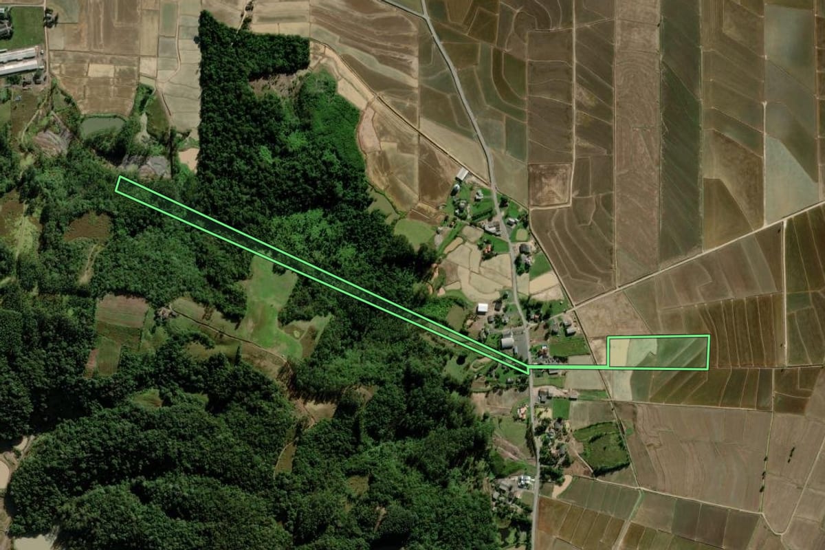 Imagem de satélite do imóvel rural em Meleiro (SC), com o contorno declarado no CAR desenhado por cima.