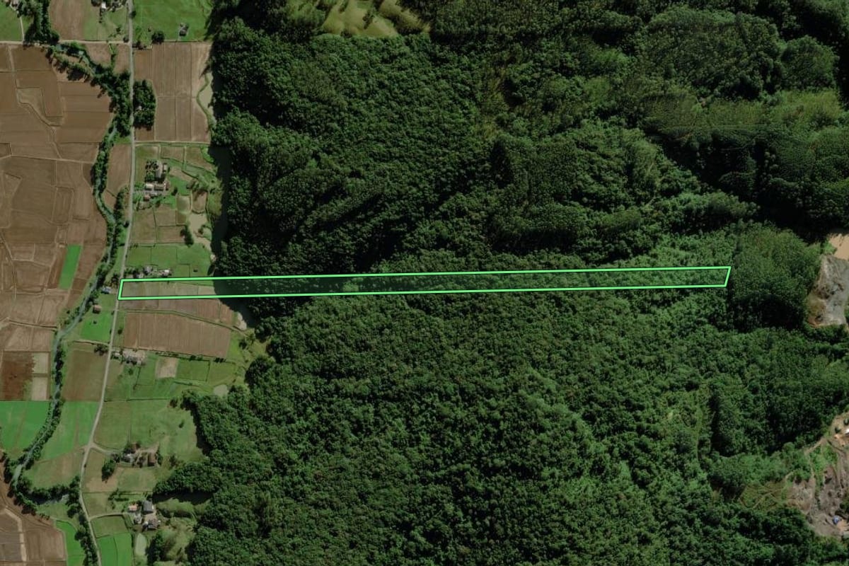 Imagem de satélite do imóvel rural em Meleiro (SC), com o contorno declarado no CAR desenhado por cima.