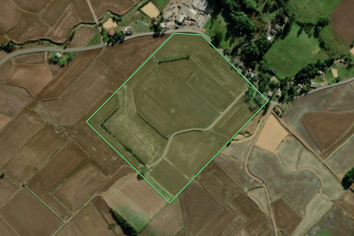 Imagem de satélite do imóvel rural em Meleiro (SC), com o contorno declarado no CAR desenhado por cima.