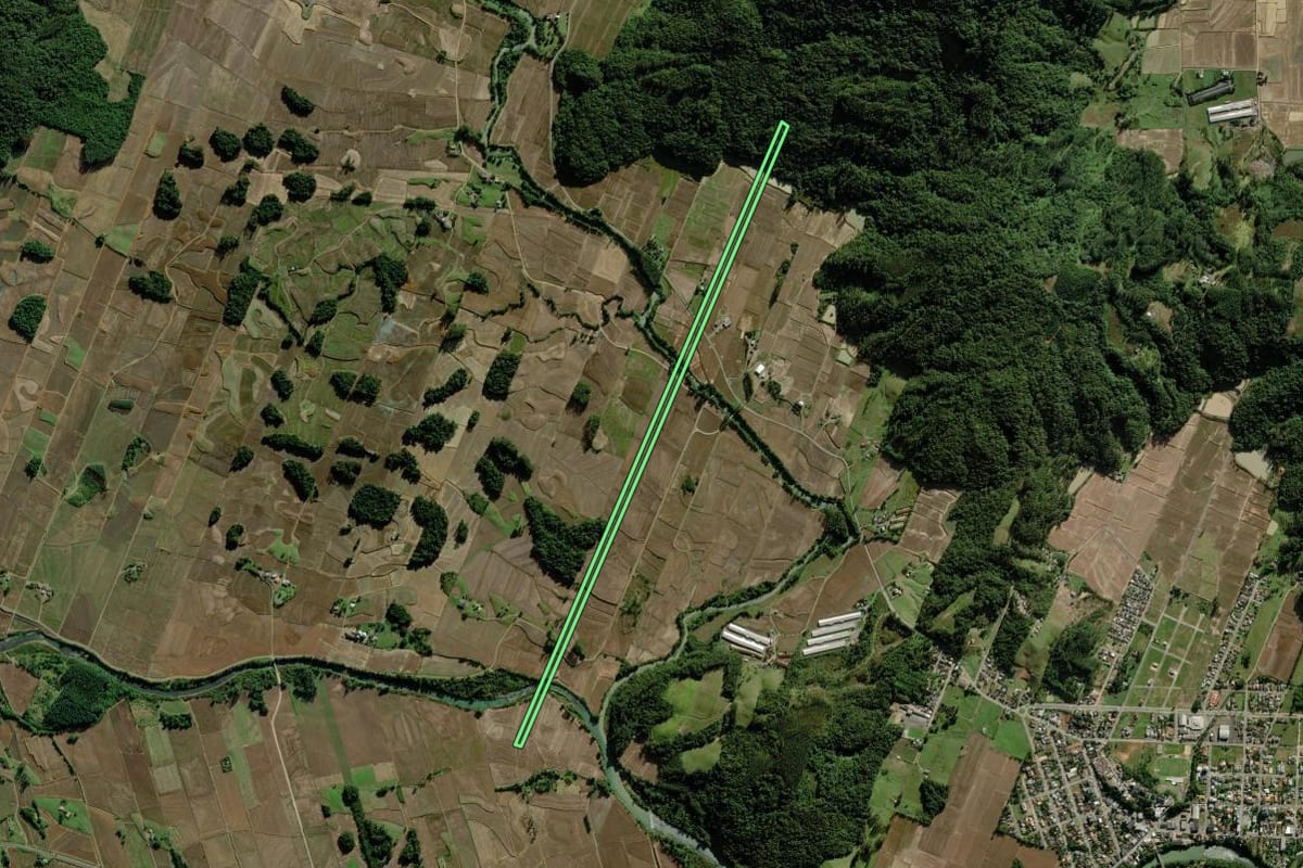 Imagem de satélite do imóvel rural em Meleiro (SC), com o contorno declarado no CAR desenhado por cima.