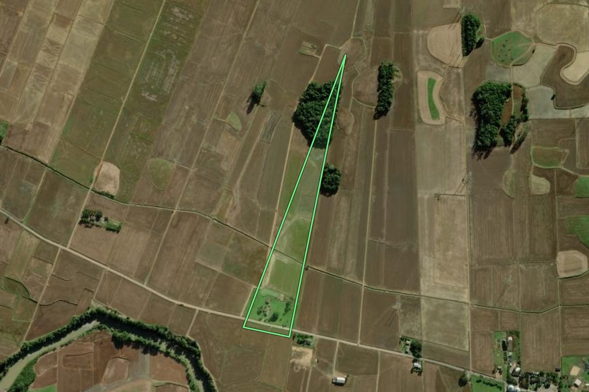 Imagem de satélite do imóvel rural em Meleiro (SC), com o contorno declarado no CAR desenhado por cima.
