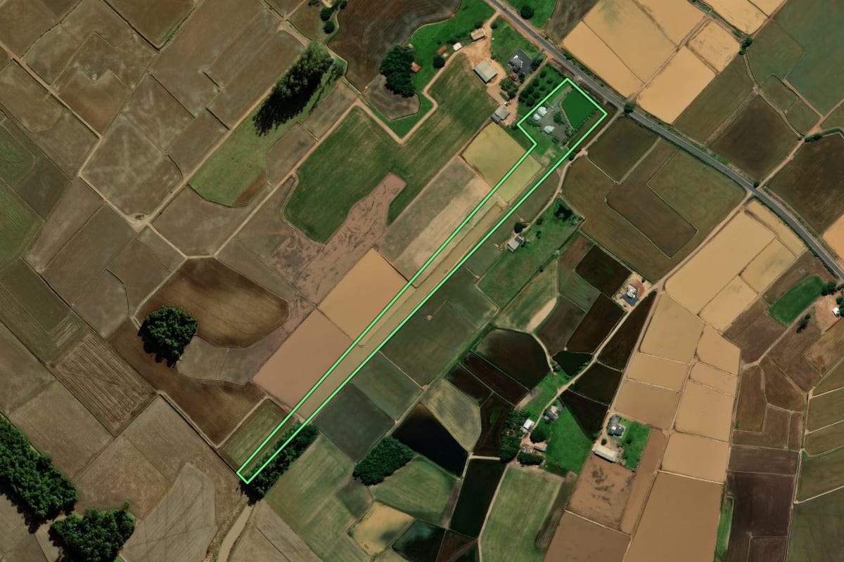 Imagem de satélite do imóvel rural em Meleiro (SC), com o contorno declarado no CAR desenhado por cima.