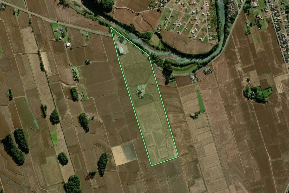 Imagem de satélite do imóvel rural em Meleiro (SC), com o contorno declarado no CAR desenhado por cima.