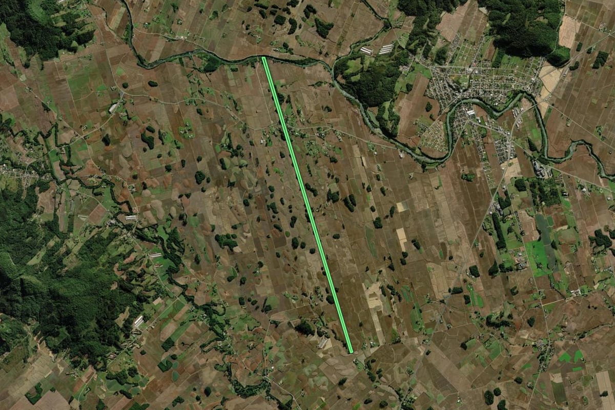 Imagem de satélite do imóvel rural em Meleiro (SC), com o contorno declarado no CAR desenhado por cima.