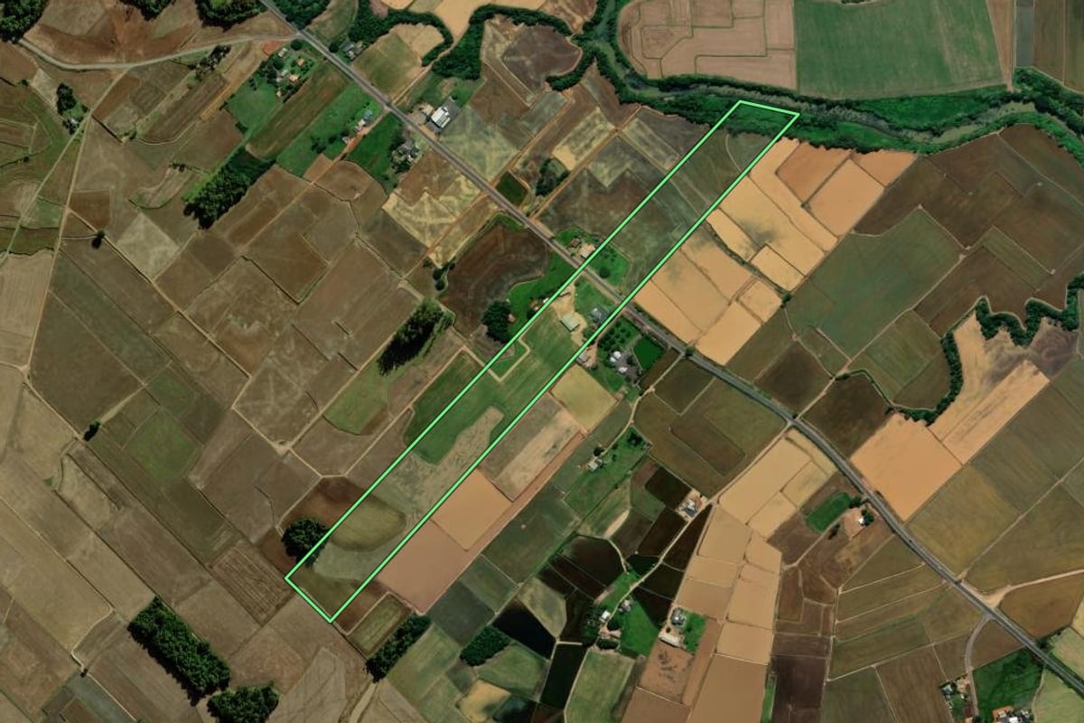 Imagem de satélite do imóvel rural em Meleiro (SC), com o contorno declarado no CAR desenhado por cima.