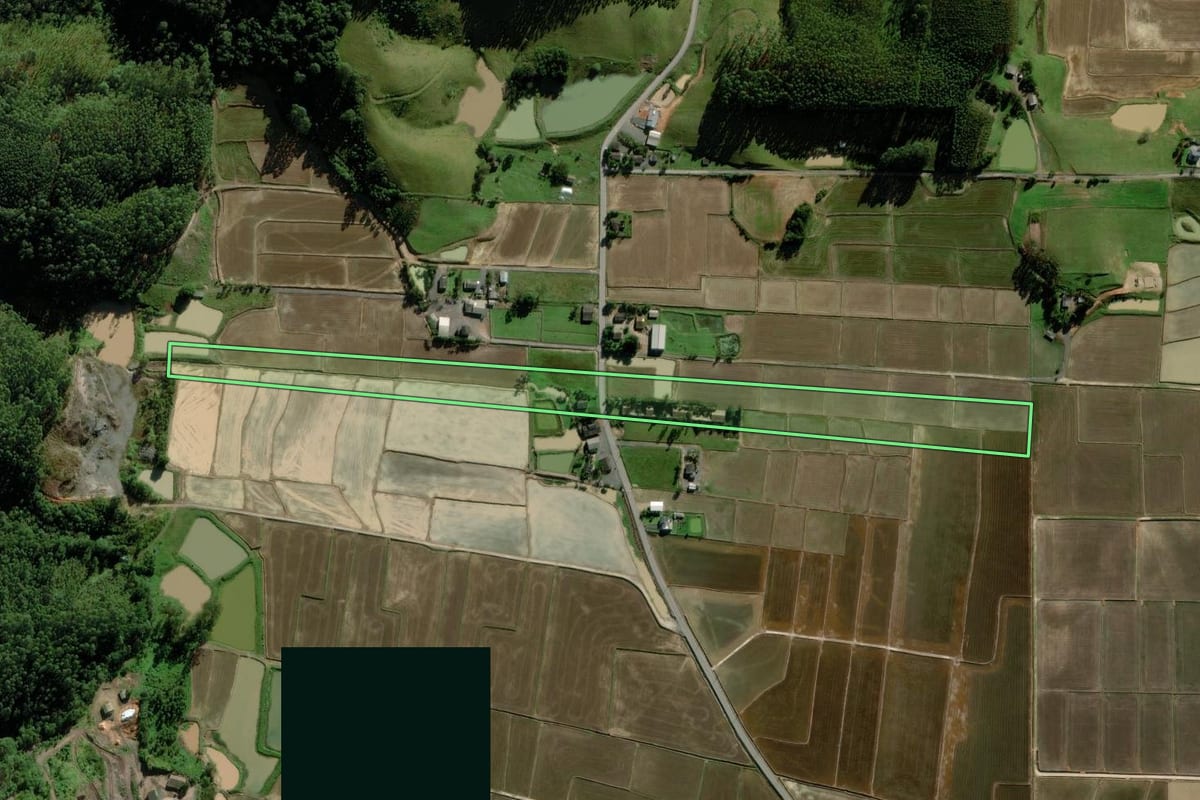 Imagem de satélite do imóvel rural em Meleiro (SC), com o contorno declarado no CAR desenhado por cima.