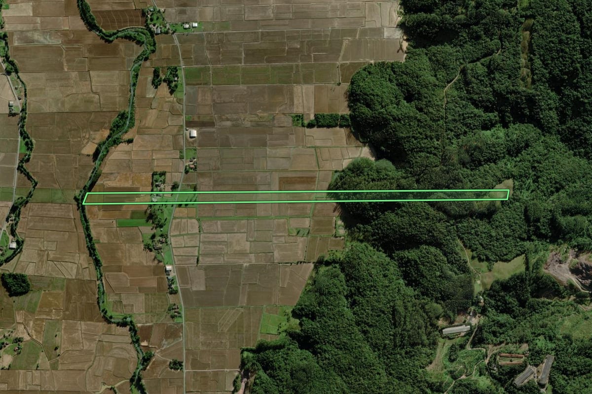 Imagem de satélite do imóvel rural em Meleiro (SC), com o contorno declarado no CAR desenhado por cima.