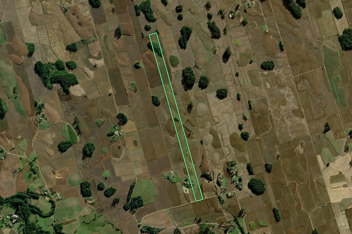 Imagem de satélite do imóvel rural em Meleiro (SC), com o contorno declarado no CAR desenhado por cima.