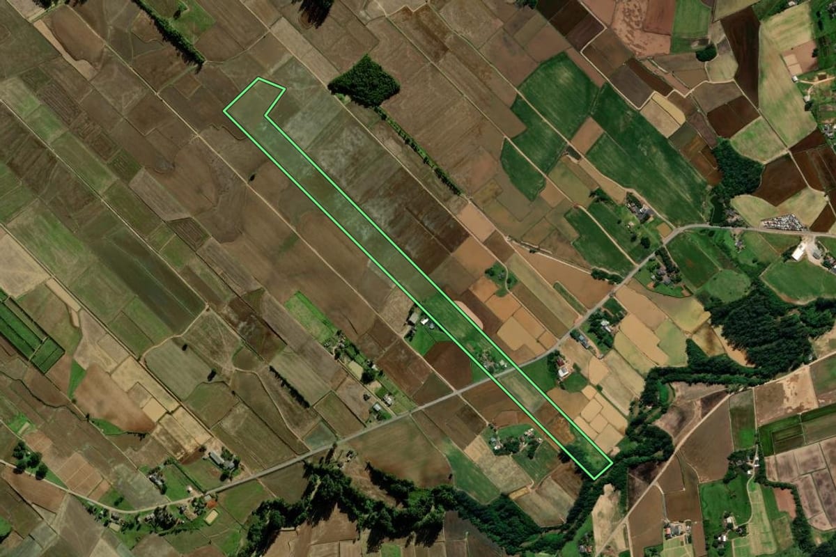 Imagem de satélite do imóvel rural em Meleiro (SC), com o contorno declarado no CAR desenhado por cima.