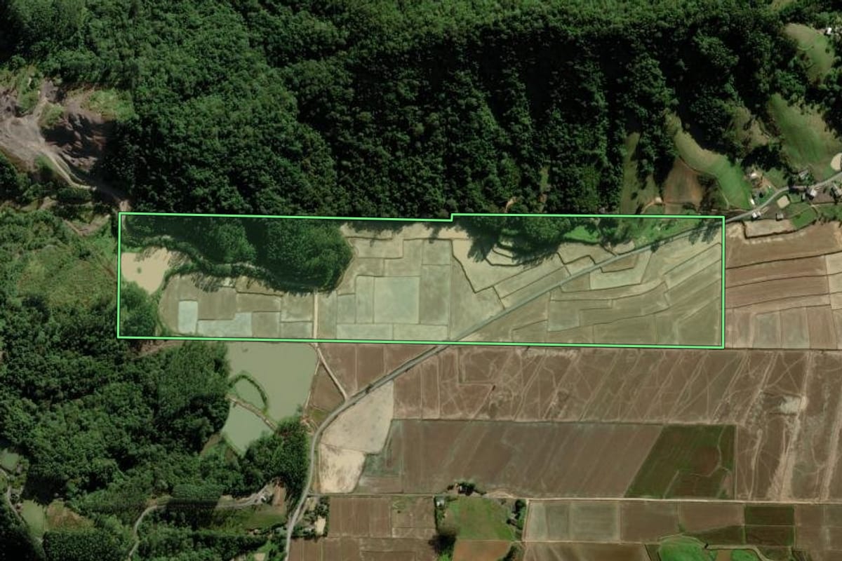 Imagem de satélite do imóvel rural em Meleiro (SC), com o contorno declarado no CAR desenhado por cima.