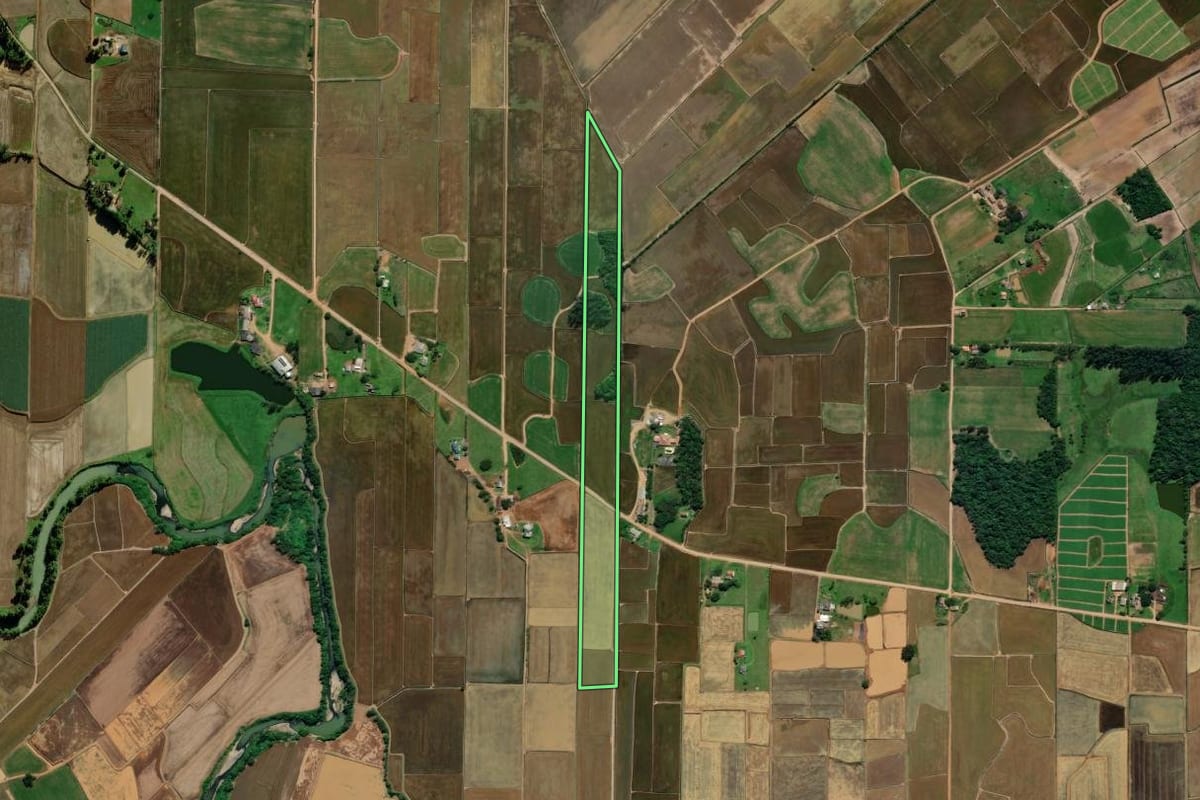 Imagem de satélite do imóvel rural em Meleiro (SC), com o contorno declarado no CAR desenhado por cima.
