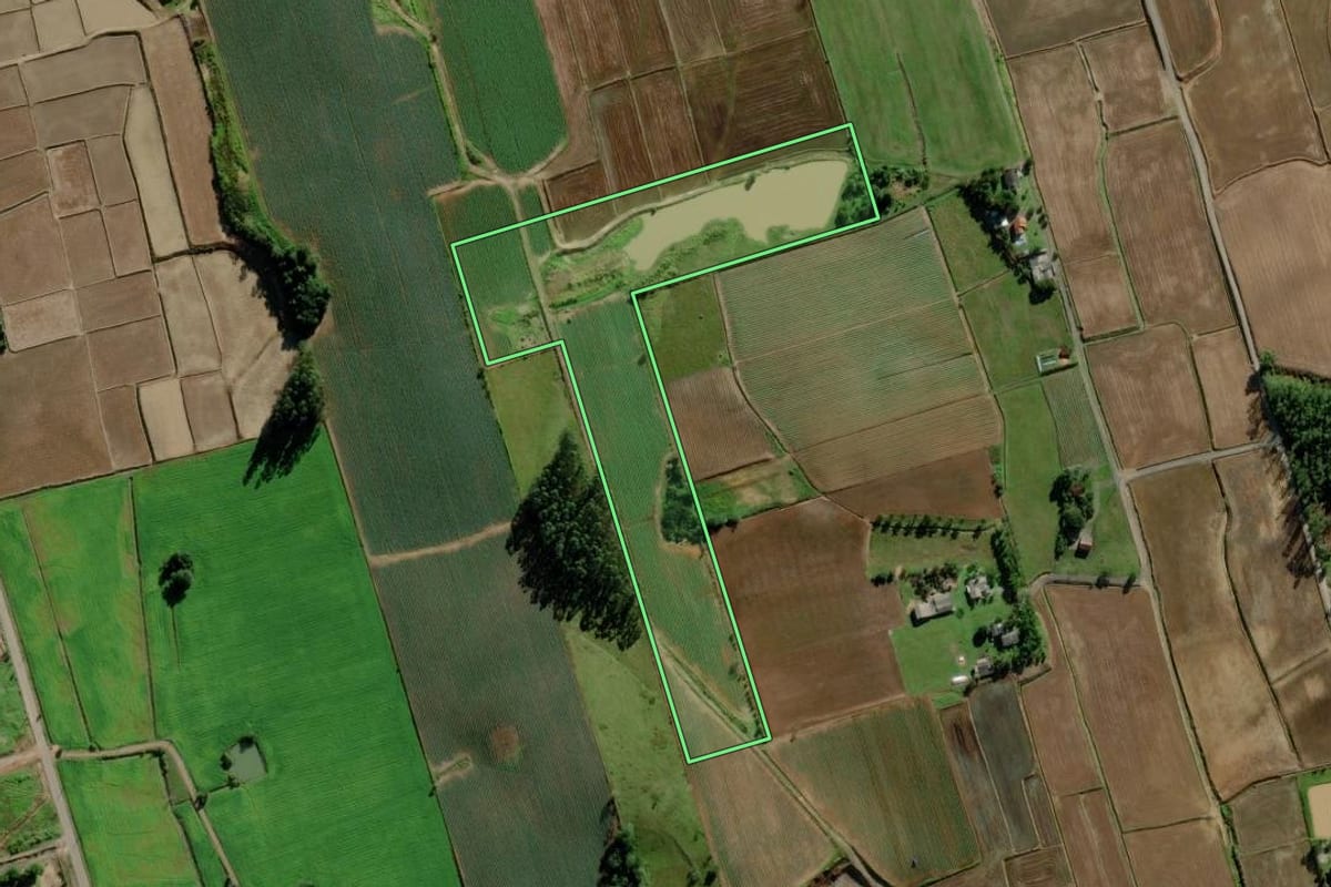 Imagem de satélite do imóvel rural em Meleiro (SC), com o contorno declarado no CAR desenhado por cima.