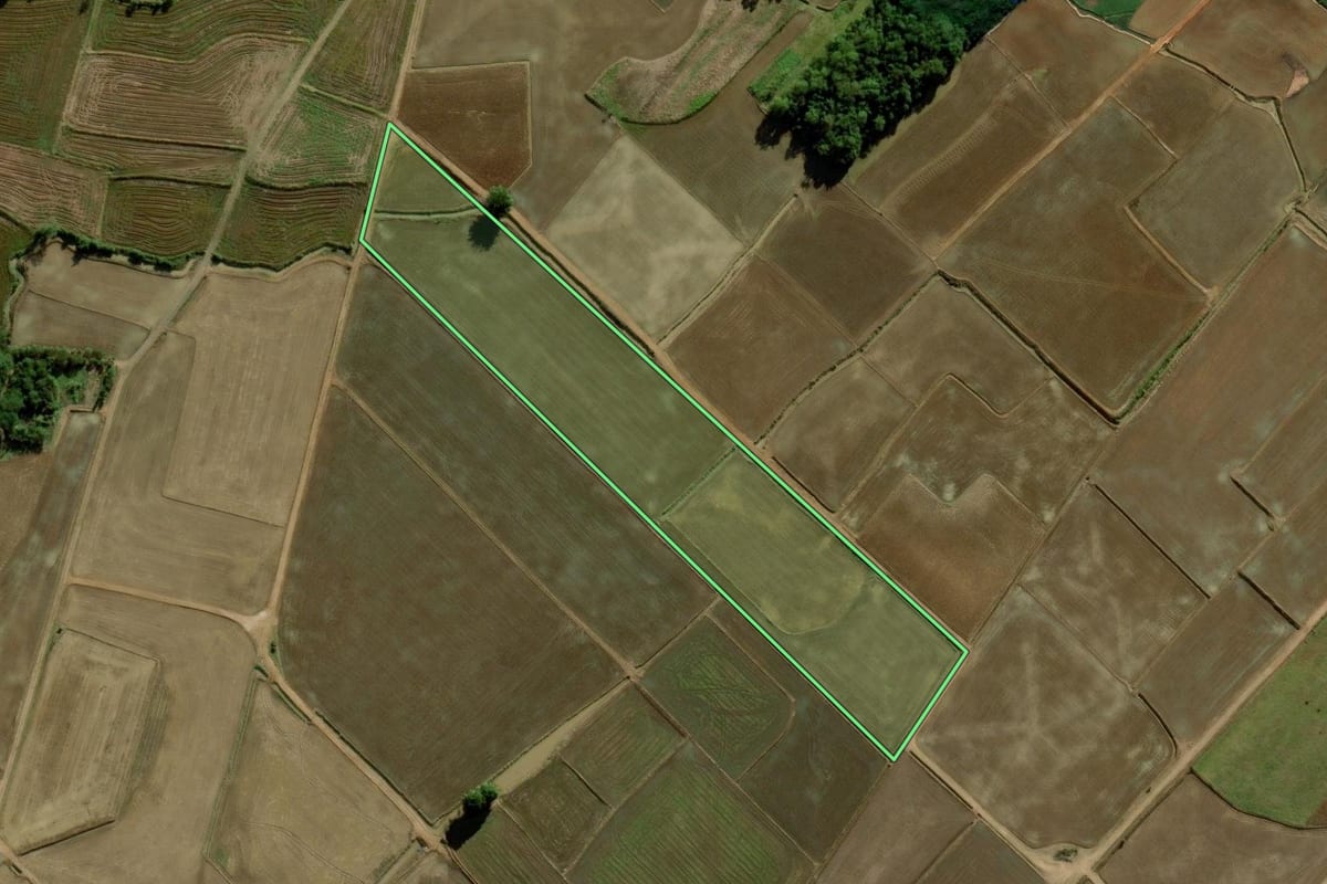 Imagem de satélite do imóvel rural em Meleiro (SC), com o contorno declarado no CAR desenhado por cima.