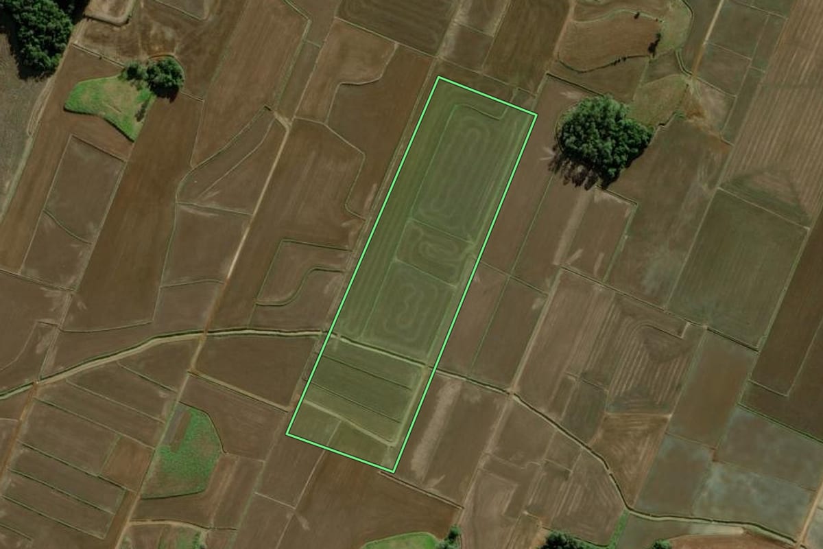 Imagem de satélite do imóvel rural em Meleiro (SC), com o contorno declarado no CAR desenhado por cima.