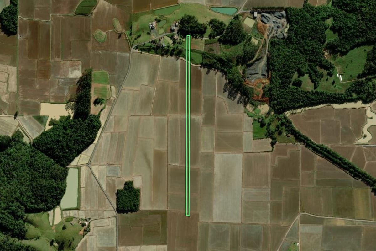 Imagem de satélite do imóvel rural em Meleiro (SC), com o contorno declarado no CAR desenhado por cima.
