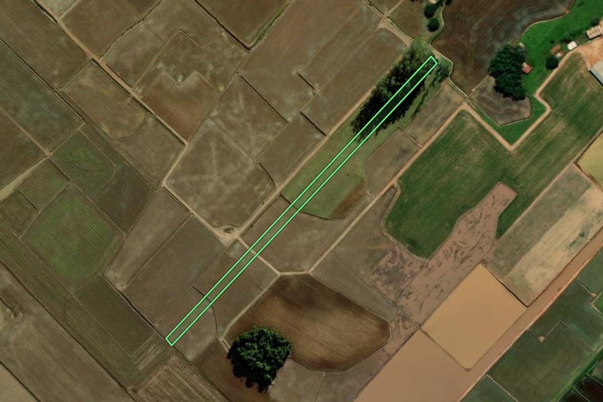 Imagem de satélite do imóvel rural em Meleiro (SC), com o contorno declarado no CAR desenhado por cima.