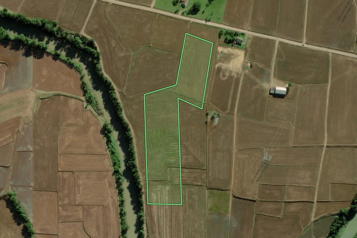 Imagem de satélite do imóvel rural em Meleiro (SC), com o contorno declarado no CAR desenhado por cima.