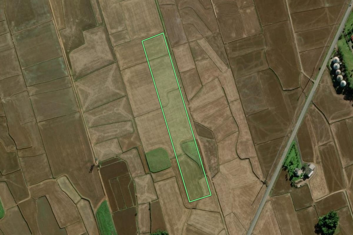 Imagem de satélite do imóvel rural em Meleiro (SC), com o contorno declarado no CAR desenhado por cima.