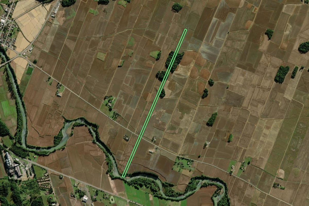 Imagem de satélite do imóvel rural em Meleiro (SC), com o contorno declarado no CAR desenhado por cima.