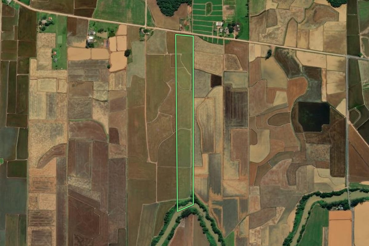 Imagem de satélite do imóvel rural em Meleiro (SC), com o contorno declarado no CAR desenhado por cima.