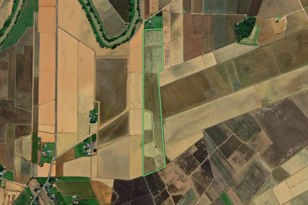 Imagem de satélite do imóvel rural em Meleiro (SC), com o contorno declarado no CAR desenhado por cima.