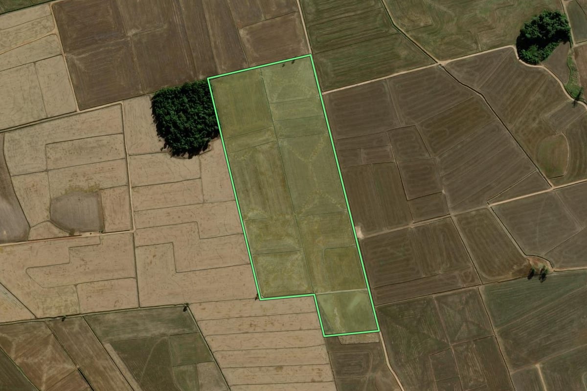 Imagem de satélite do imóvel rural em Meleiro (SC), com o contorno declarado no CAR desenhado por cima.