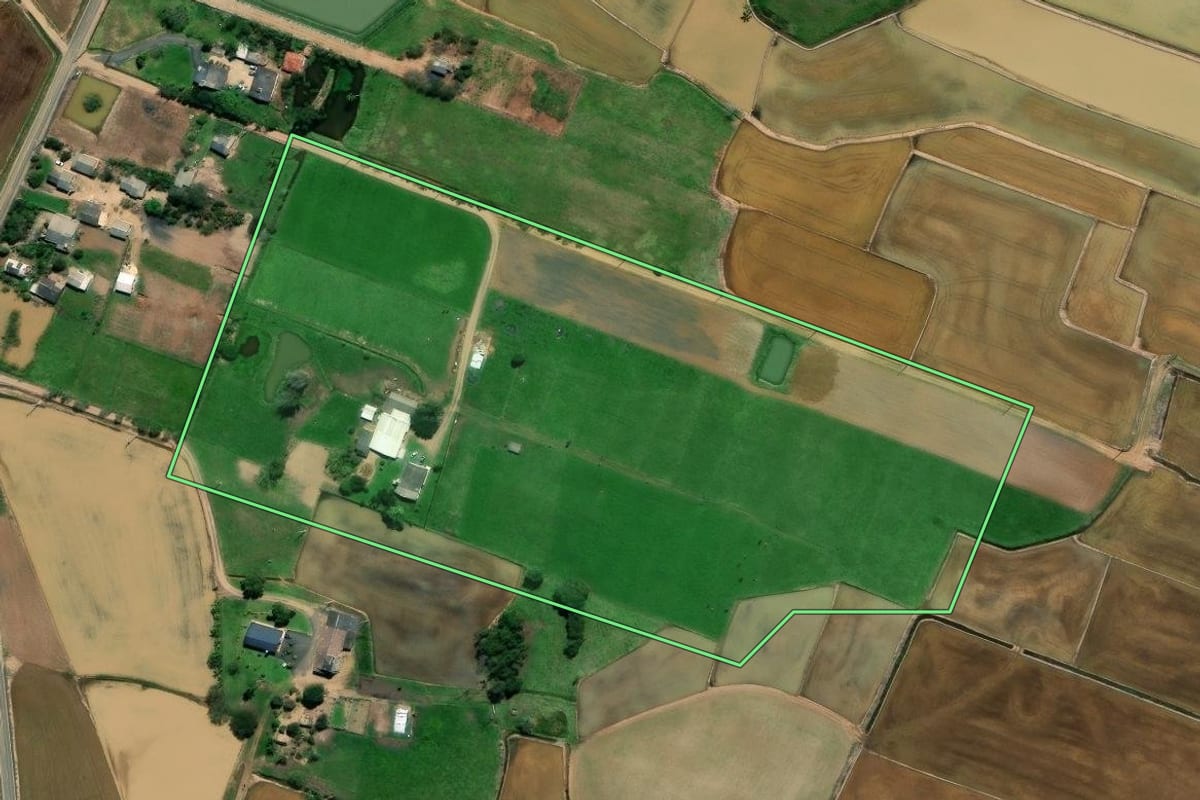 Imagem de satélite do imóvel rural em Meleiro (SC), com o contorno declarado no CAR desenhado por cima.