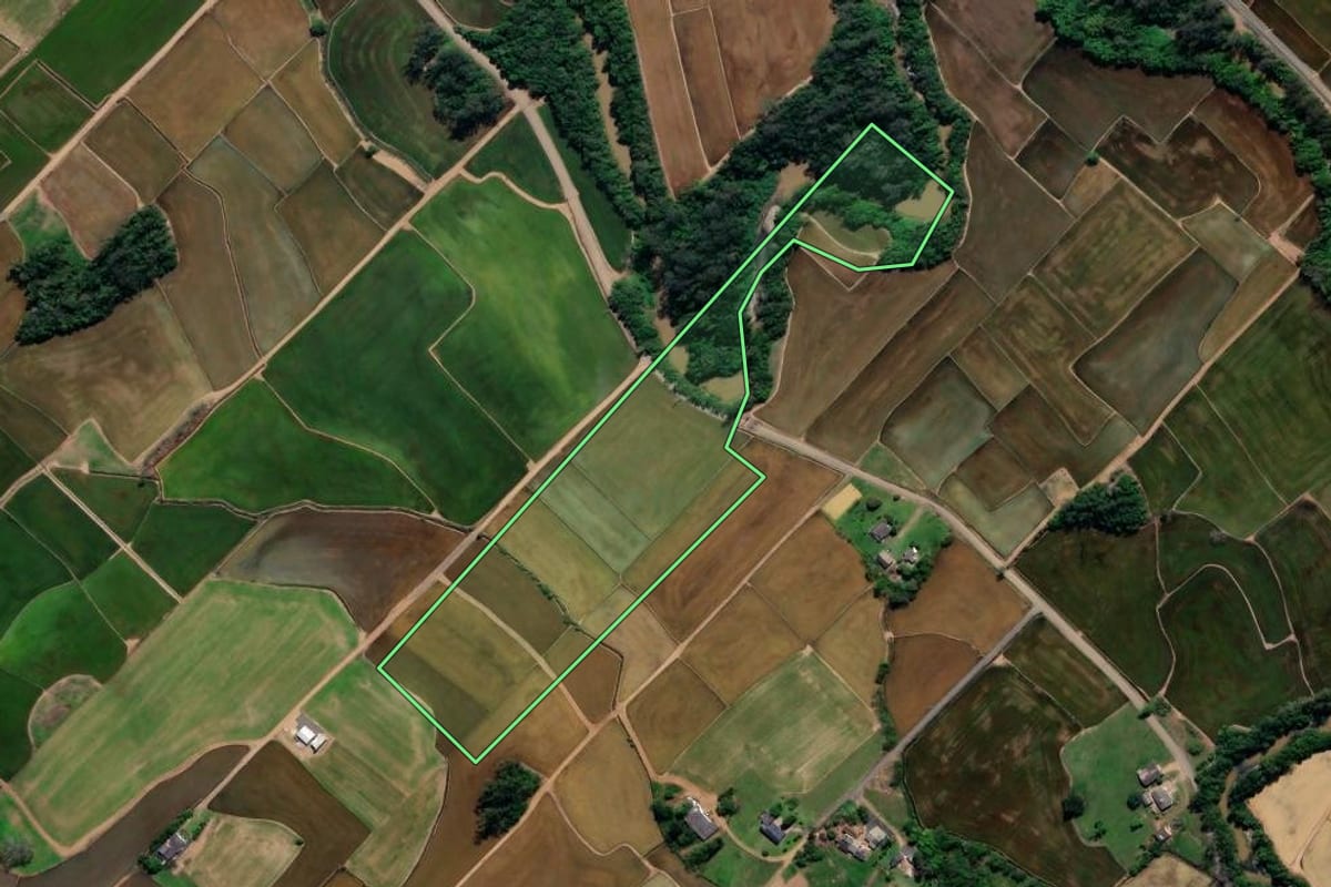 Imagem de satélite do imóvel rural em Meleiro (SC), com o contorno declarado no CAR desenhado por cima.