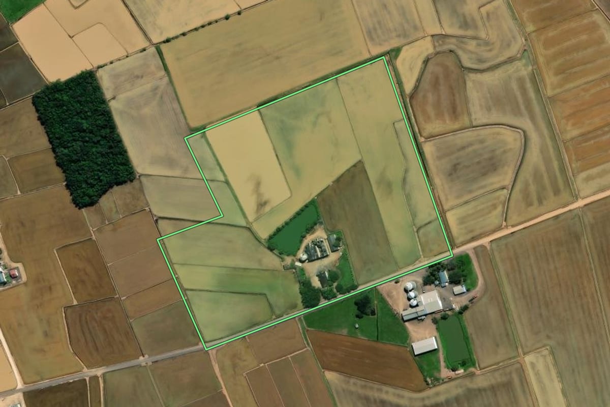 Imagem de satélite do imóvel rural em Meleiro (SC), com o contorno declarado no CAR desenhado por cima.