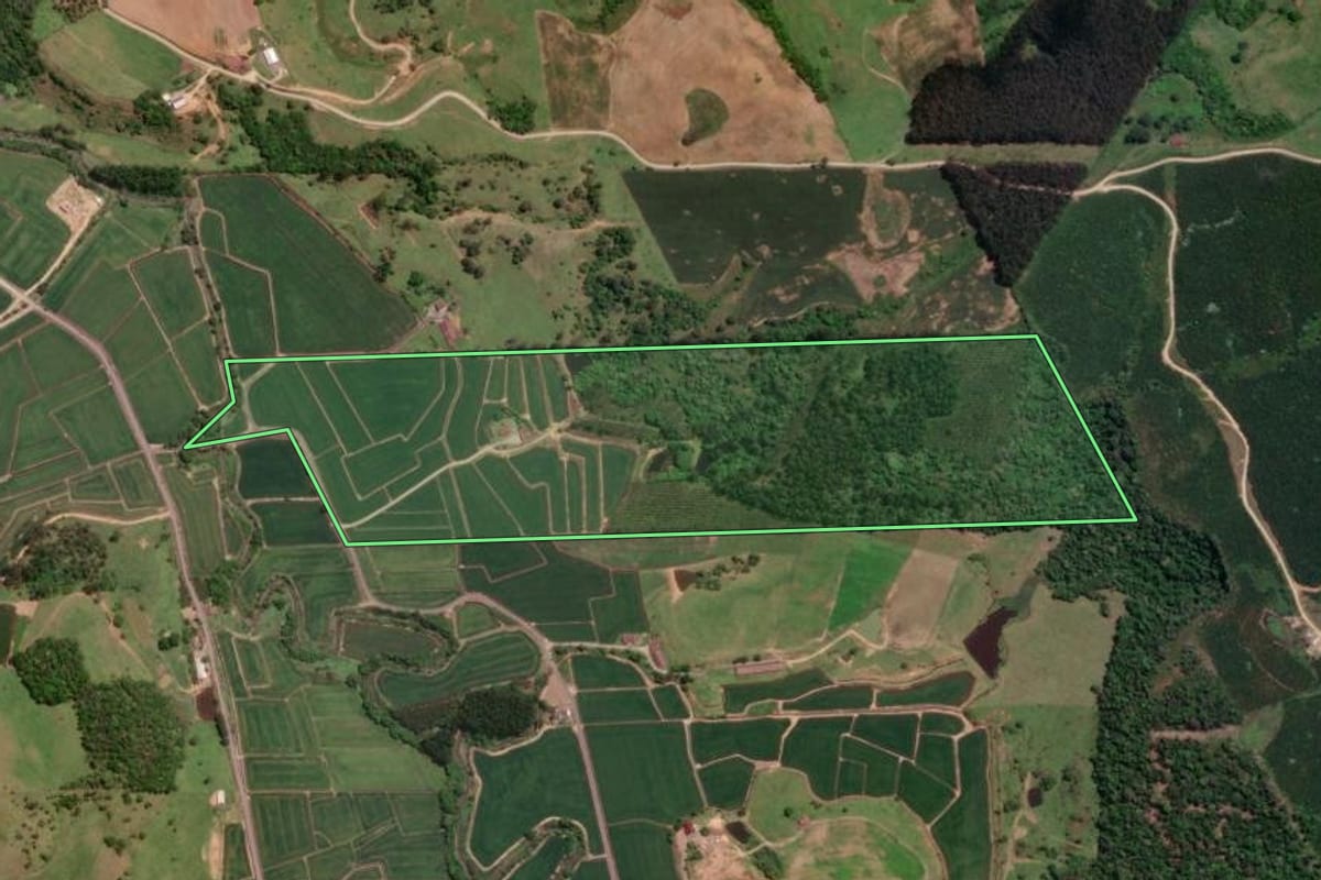 Imagem de satélite do imóvel rural em Mirim Doce (SC), com o contorno declarado no CAR desenhado por cima.