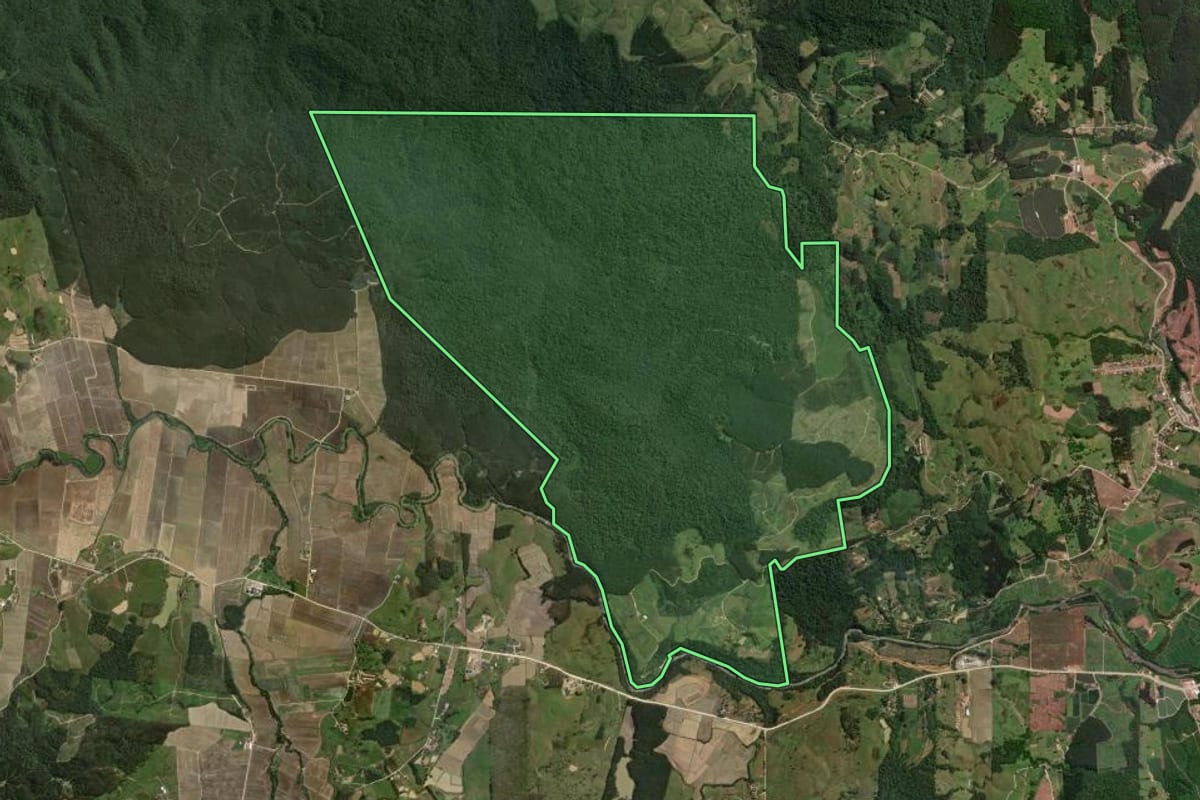Imagem de satélite do imóvel rural em Mirim Doce (SC), com o contorno declarado no CAR desenhado por cima.