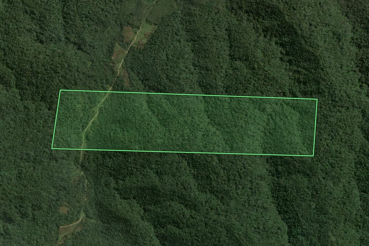 Imagem de satélite do imóvel rural em Mirim Doce (SC), com o contorno declarado no CAR desenhado por cima.