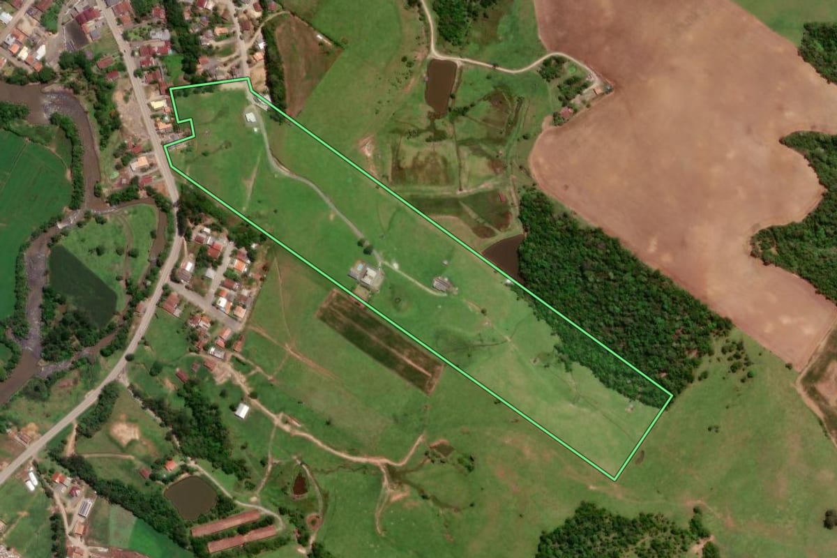 Imagem de satélite do imóvel rural em Mirim Doce (SC), com o contorno declarado no CAR desenhado por cima.