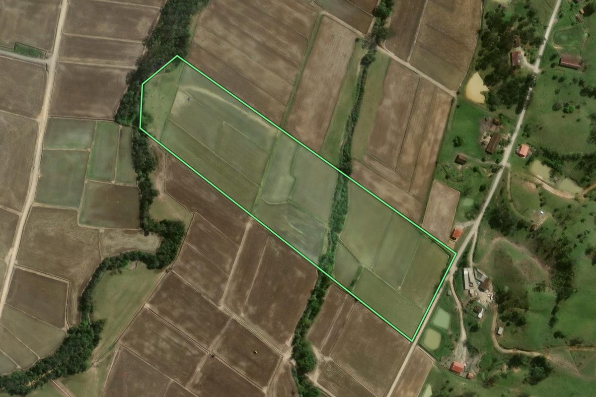 Imagem de satélite do imóvel rural em Mirim Doce (SC), com o contorno declarado no CAR desenhado por cima.