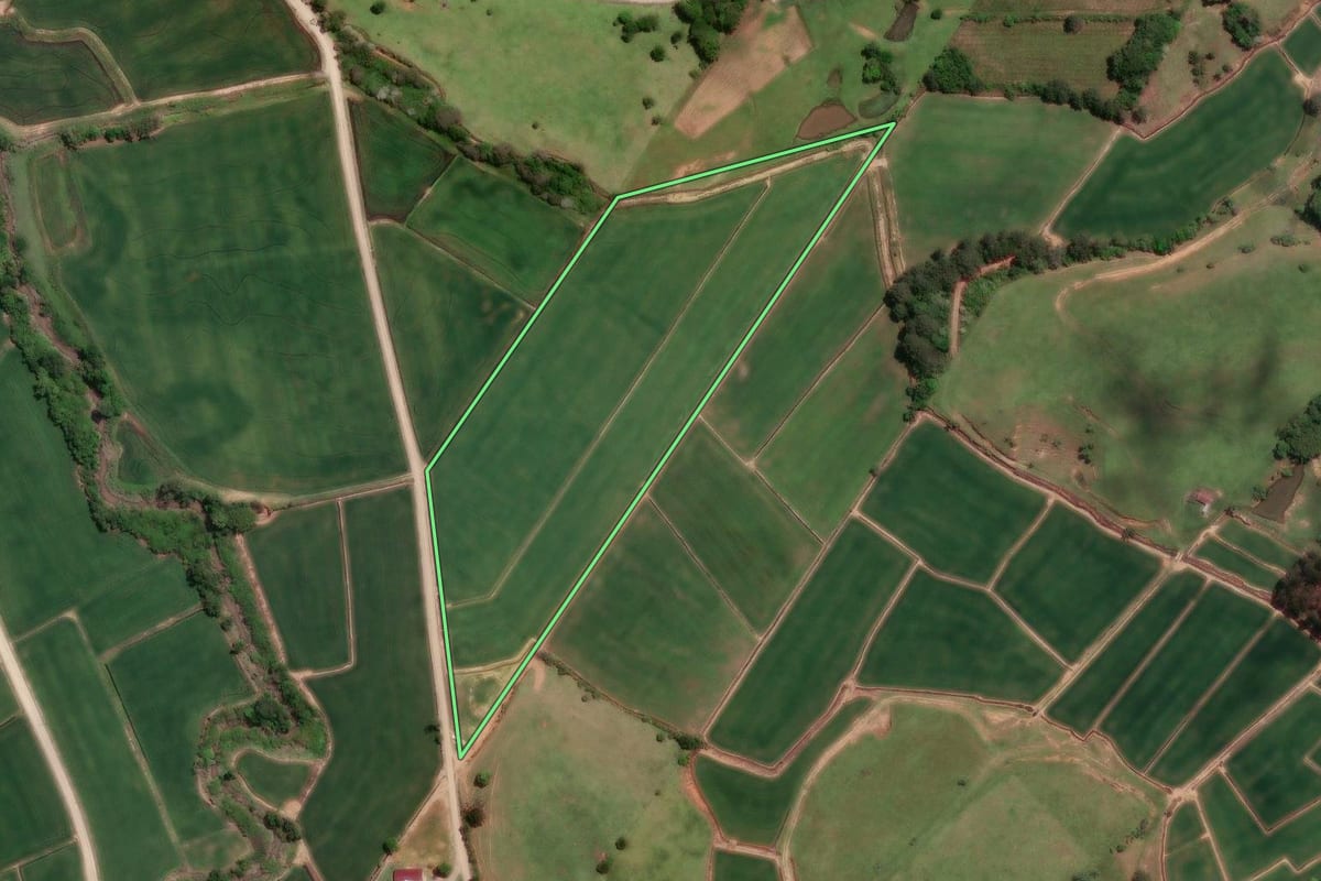 Imagem de satélite do imóvel rural em Mirim Doce (SC), com o contorno declarado no CAR desenhado por cima.