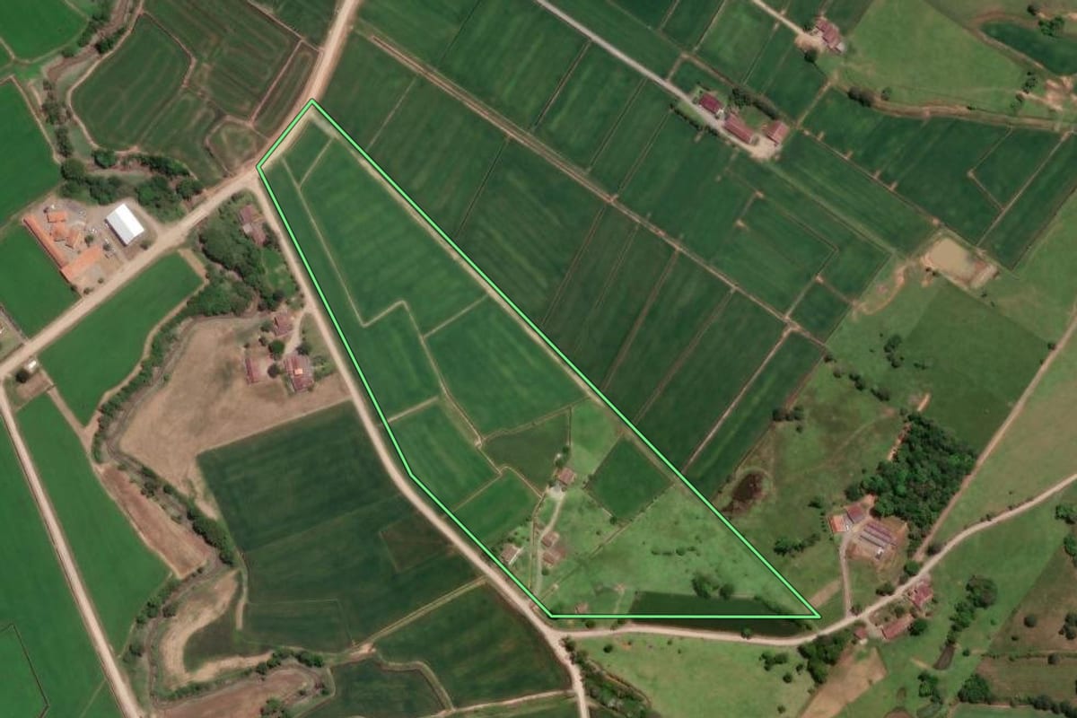 Imagem de satélite do imóvel rural em Mirim Doce (SC), com o contorno declarado no CAR desenhado por cima.