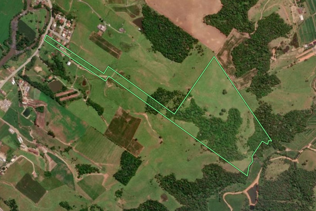 Imagem de satélite do imóvel rural em Mirim Doce (SC), com o contorno declarado no CAR desenhado por cima.
