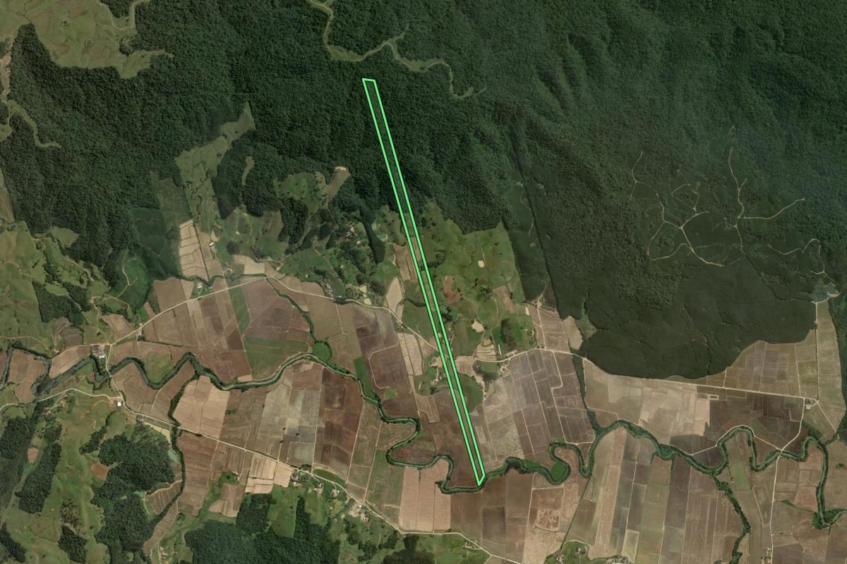 Imagem de satélite do imóvel rural em Mirim Doce (SC), com o contorno declarado no CAR desenhado por cima.