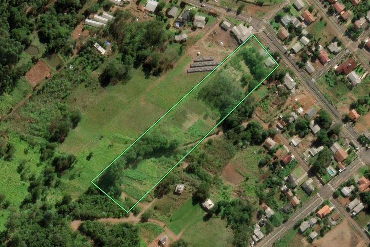 Imagem de satélite do imóvel rural em Modelo (SC), com o contorno declarado no CAR desenhado por cima.