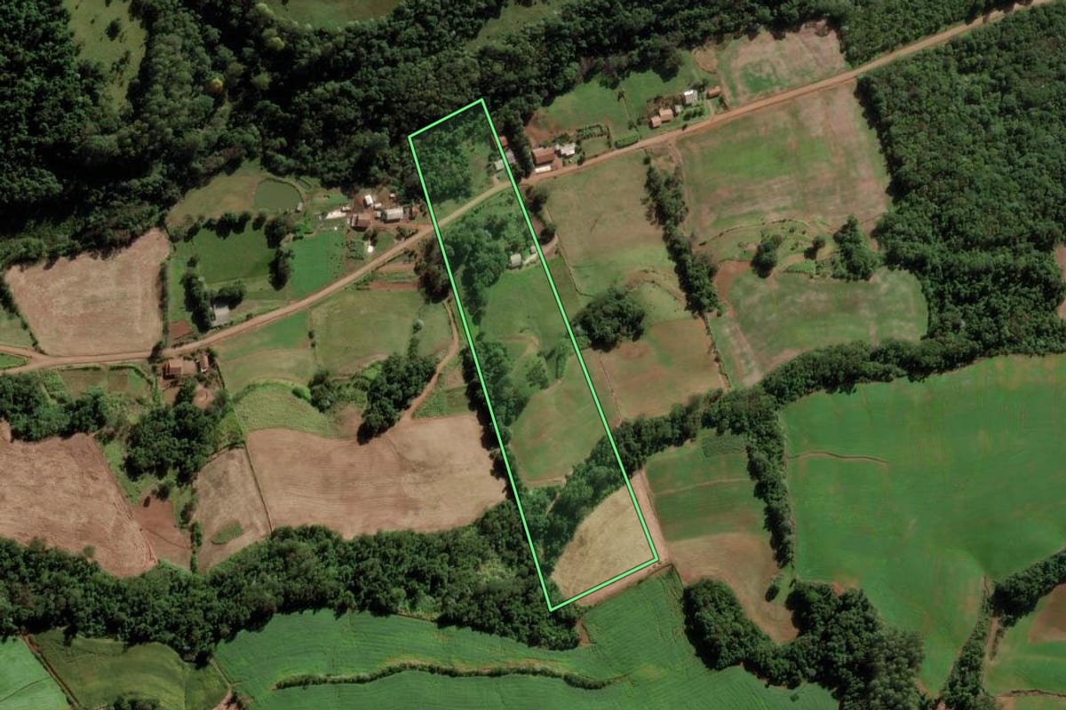 Imagem de satélite do imóvel rural em Modelo (SC), com o contorno declarado no CAR desenhado por cima.