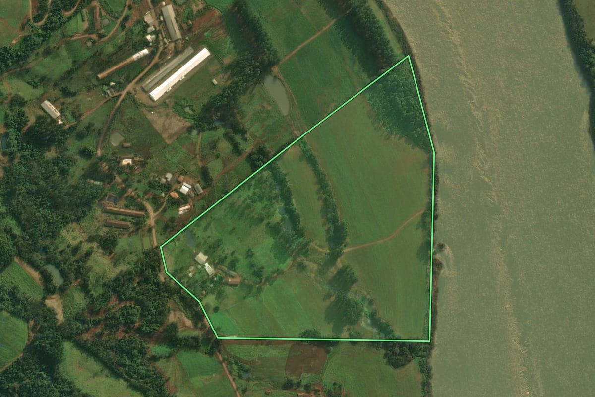 Imagem de satélite do imóvel rural em Mondaí (SC), com o contorno declarado no CAR desenhado por cima.